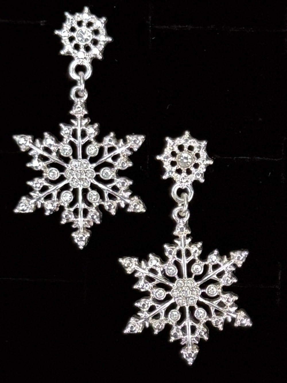Beautiful, silvertone, bling snowflake festive holiday pierced earrings